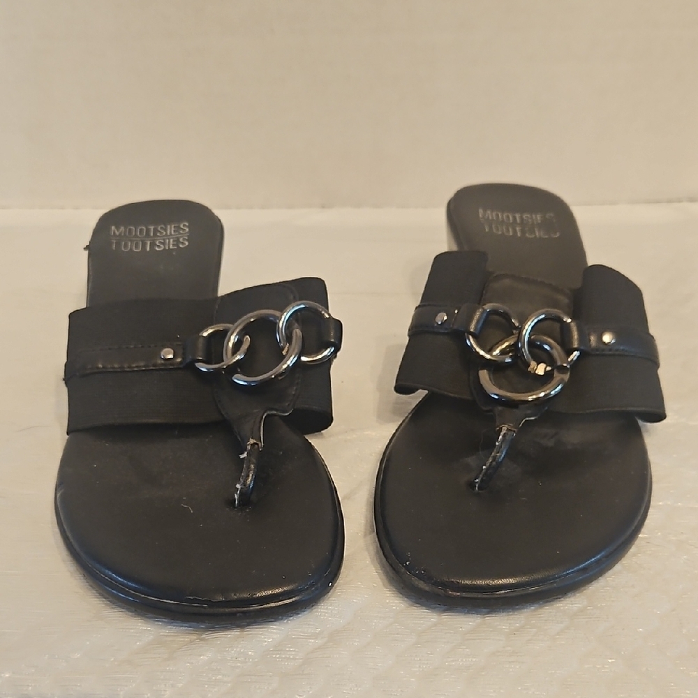 Mootsies Tootsies Black Sandals with Chain Accent